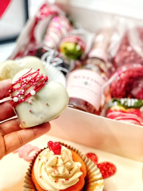 The Valentine's Day Sweet Treat Gift Box – Valentine's Day gift